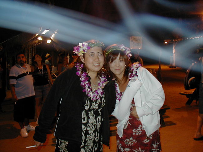 Luauで有名なParadise Coveにて。ハワイアンしてません？