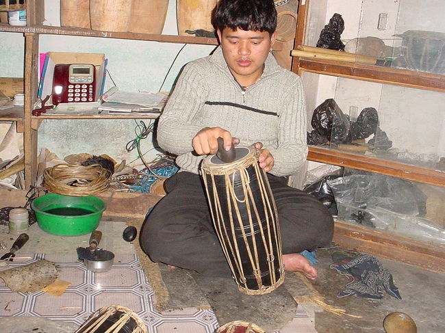 太鼓やさん（タメール）<br /><br />●たたいたり、ひっぱたり、しごいたり、これだけ聞くとちょっと怖い。