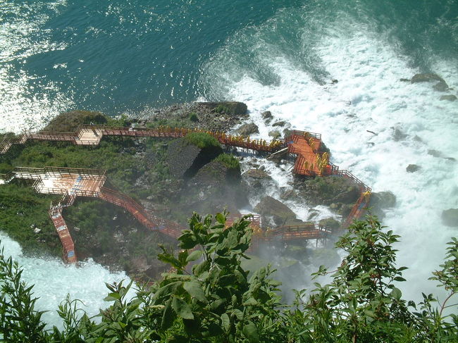 上から見ると分かりやすいです。<br />チョット滝に打たれることもできました。<br />濡れましたが。