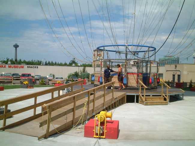 気球にも乗らねば！<br />登ってる気球めがけて行った乗り場はこんな感じ。