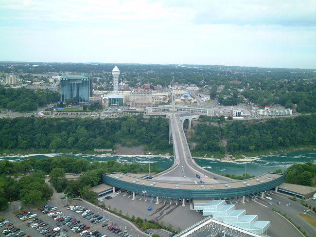 滝の代わりに国境が良く見えます。