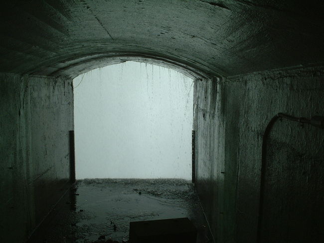 裏です。<br />轟音です。