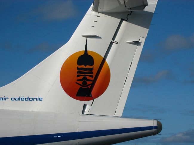 ウベアに日帰りで行きました。国内線に乗って出発です。座席は全席自由！うっかり外で写真撮っていた私たちは空いてる座席が進行方向と逆の、通常乗務員さんの席？でした。飛行機に乗っている間中、向かいのフランス人らしき御夫婦と気まずい沈黙・・・