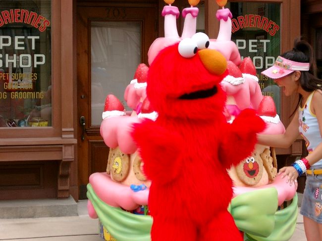 エルモのハッピーバースデイイベントに遭遇。<br />かわいい…