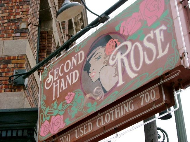 かわいい看板とか出ているんだけど、もうちょい規模が大きくてもいいなぁ<br /><br />ショーの後ろに高速道路が見えてたりして、<br />「ツメが甘い！」と嘆いてた。