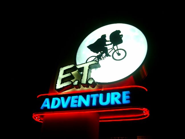 Ｅ．Ｔ．アドベンチャー<br /><br />小さいときに見たＥ．Ｔ．はただ怖かったのに、かわいいよーＥ．Ｔ．!！<br />お土産用に人形も買った。