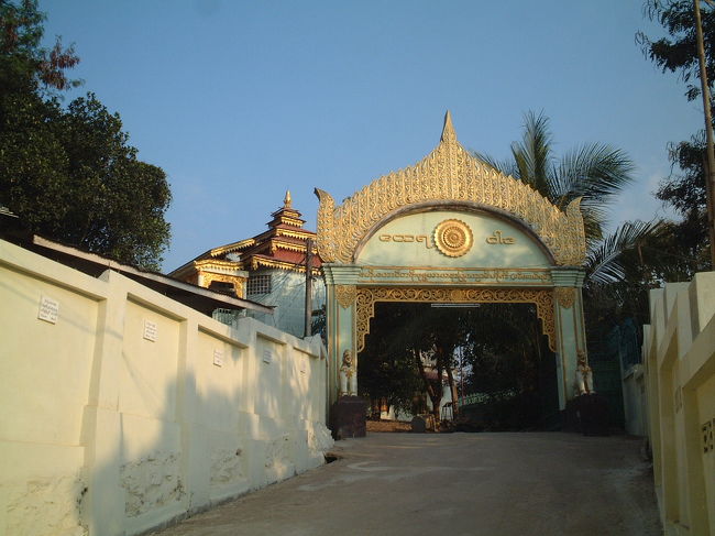 なんか寺院っぽいものが...