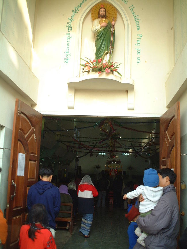 みんなで賛美歌をうたっていました。<br />