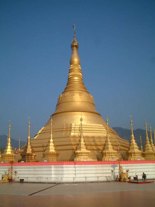 黄金パゴタ。ヤンゴンみたい（一回り小さいか？）