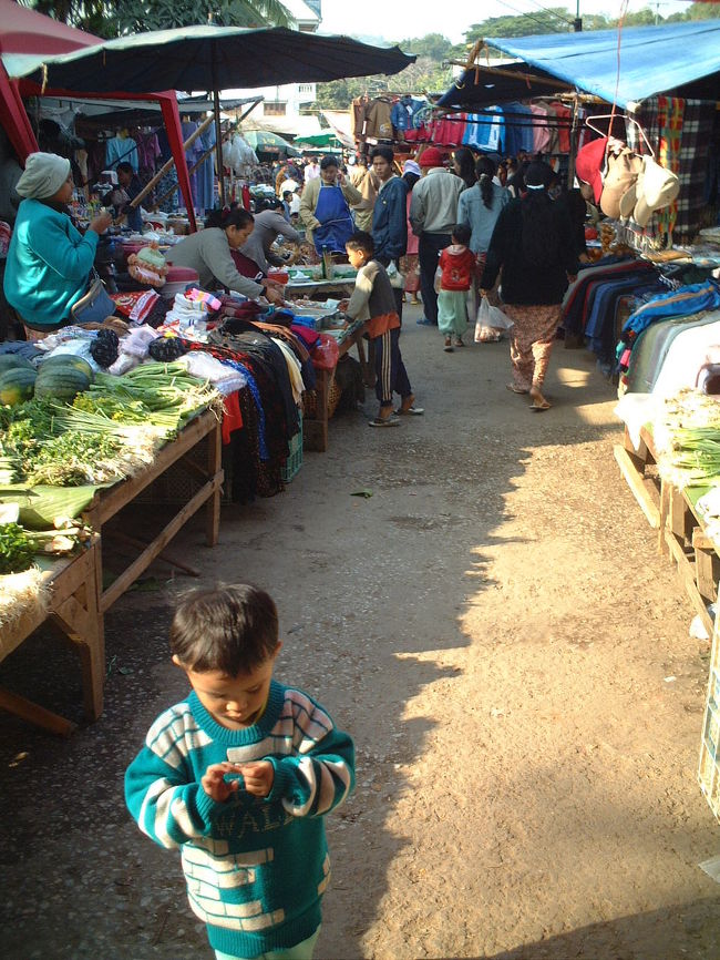 普通にタイバーツを使っています。