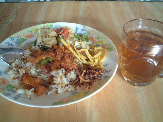 ぶっかけめしビルマ風を食す。<br />うまい。(10B)