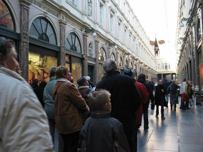 ギャルリー・サン・チュベールを通ってレストランへ