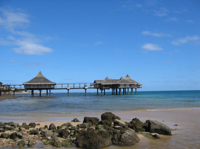 水上コテージ・・・ではなくレストランです。すっかり潮が引いてます。