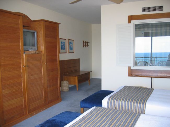 バスルームからも外が眺められます。女子２人では、お風呂中締めっぱなしですが・・・