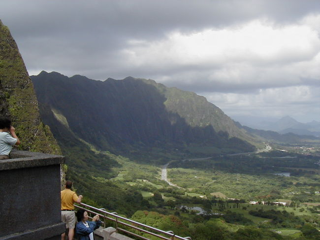 ヌウアヌ・パリからの眺め。<br />風が強かったよぉ〜！！！
