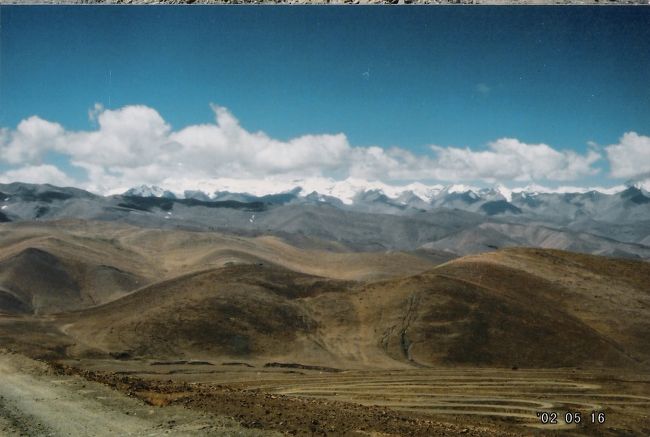 高地のせいか、空の青がすごく綺麗でした。<br /><br />チベットっていいなー・・・。