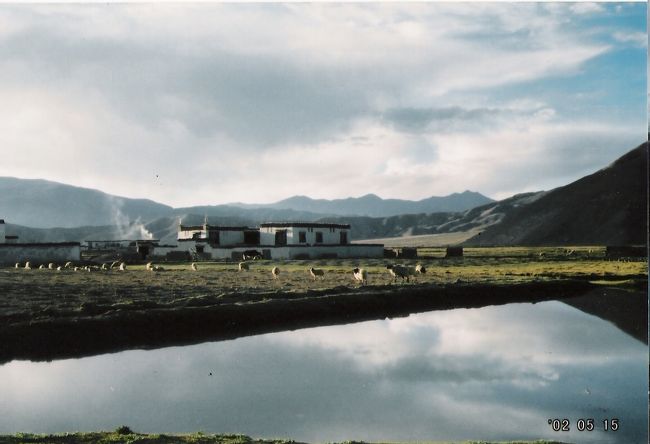 これも車から見えたそこら辺の池。<br />空の景色がくっきりと映っている。<br />鏡の様だ〜。<br />