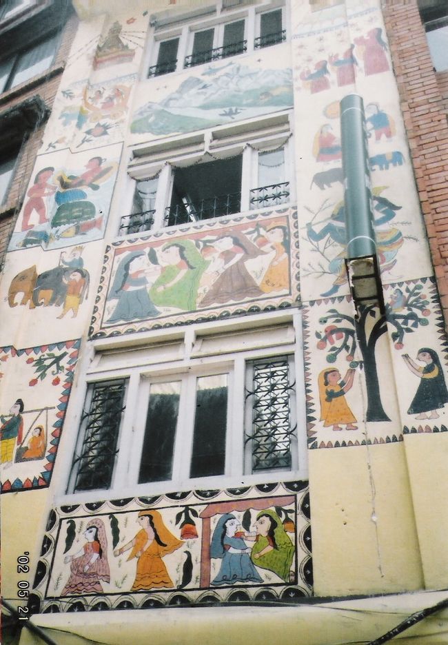 フリークストリートから、外をぶらぶら散歩。<br /><br />壁にかわいい絵の描かれた家があったので写真をとってみた。