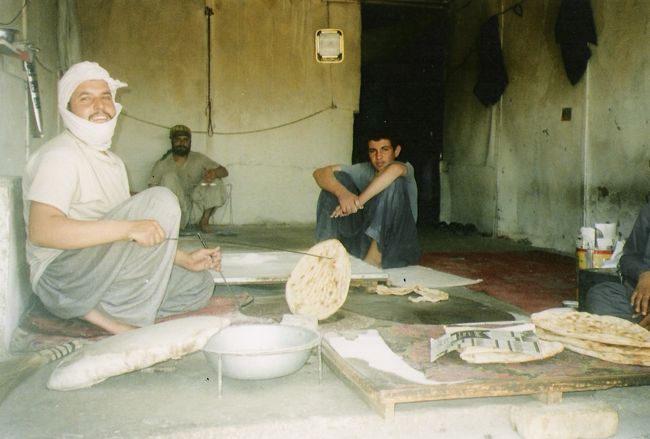 クエッタのナンやさんです。チャパティなのかな？わかりません。