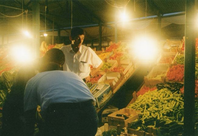 ヴァン湖のほとりのヴァンという町です。夜のマーケットです。