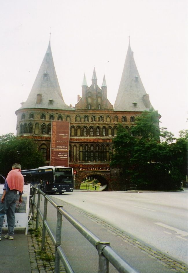 ハンザ同盟の盟主として栄えたというリューベックです。世界史で出てきた〜〜。