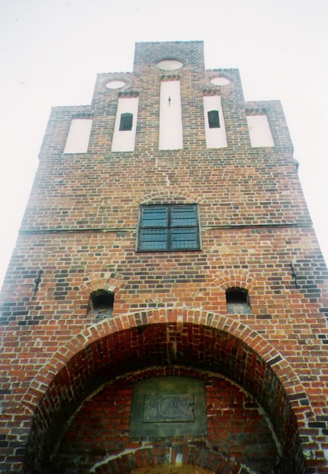 マルメーの城らしき門。