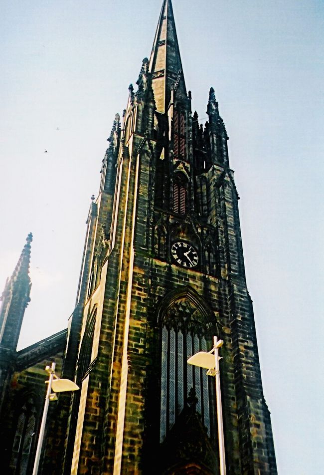 あまり観光名所を考えずに歩いていると、ほんとに目に留まったものをカメラに撮っても何なのか分からない状態・・。<br />