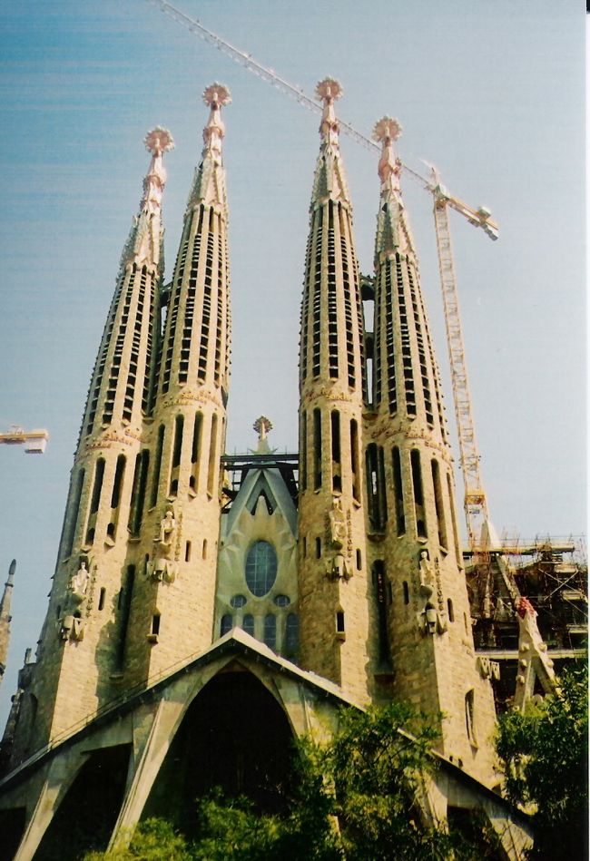 サグラダ・ファミリアです。これは新しい側から。