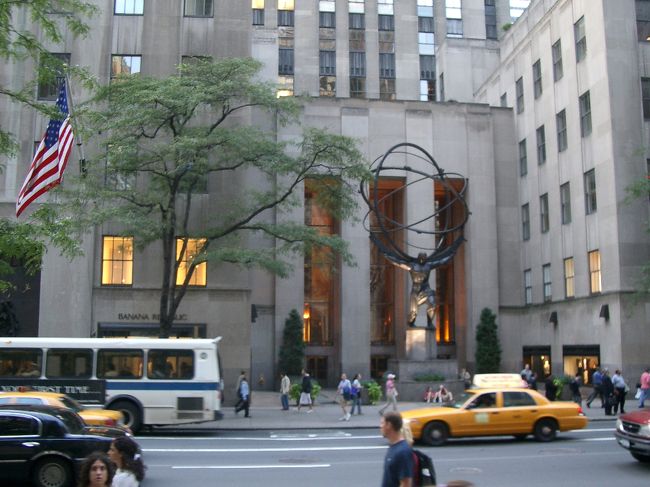 ロックフェラーセンターのアトラス像。創造していたより大きかった！