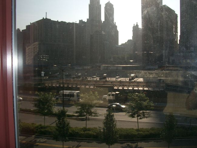 ワールドファイナンシャルセンターからグランドゼロを眺めた。着々と工事が進んでいる様子。