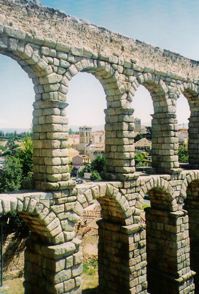 よく壊れずに残っているな〜・・。<br />京都の南禅寺にもありましたっけ。あれは琵琶湖疏水でしたっけ。