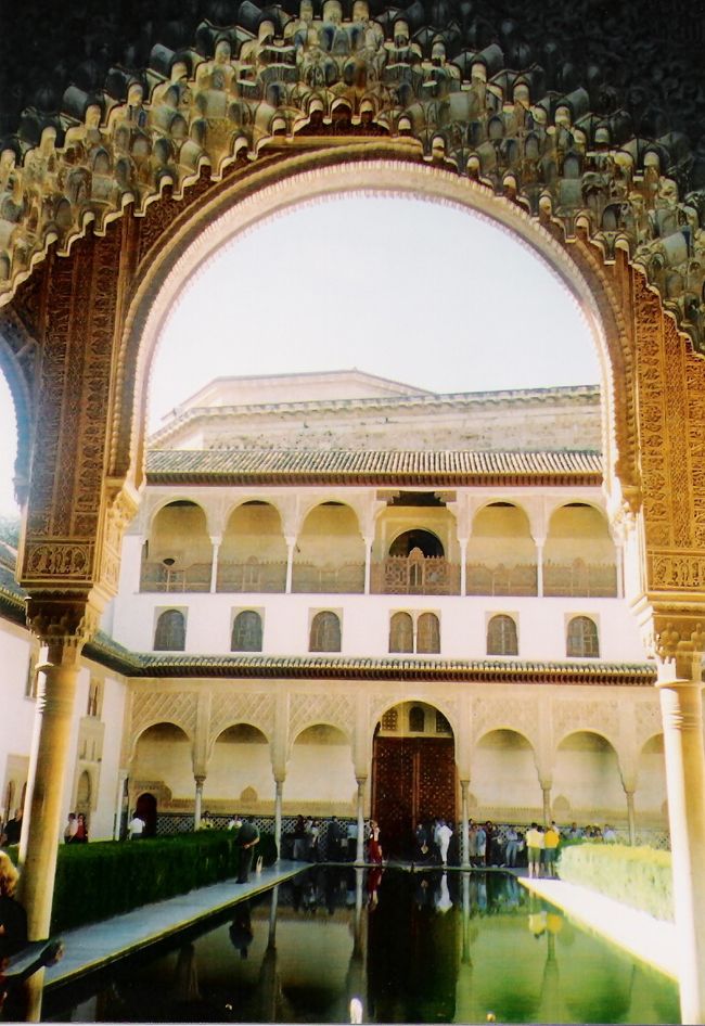 中は結構広くて、どの部屋に行っても素敵な幾何学模様があり、面白かったです。