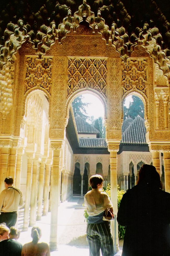 結構に観光客でにぎわっており、それもそのはず・・と納得の所でした。