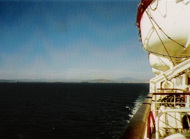 フェリーで、アルへシラス→タンジール（モロッコ）へ・・・・。