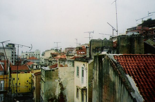 リスボンの町の様子です。「綺麗」というより、古びて落ち着いた感じ？？