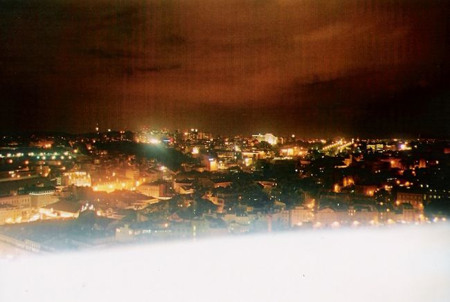 ちょっと失敗写真ですが、リスボンの夜景です。サン・ジョルジュ城からの眺めです。