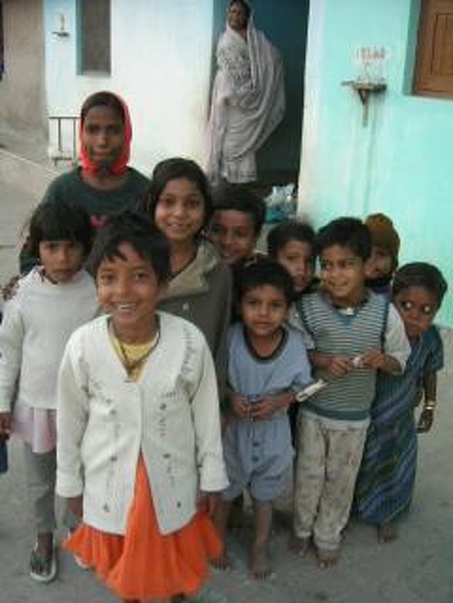 ゲストハウス近所の子供たち。