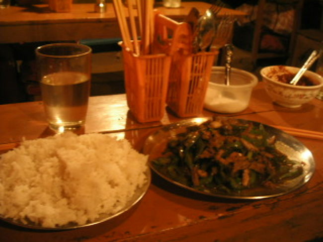 ネパール出身のコック、ナラヤンがいたレストランにて、チンジャウロース。うまい。