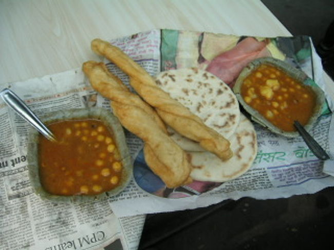 ちょっと酸味のあるチベタンブレッド。<br />チョナ豆のカレーと一緒に。<br />