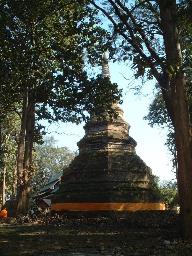 街中にちょくちょく仏塔があります。
