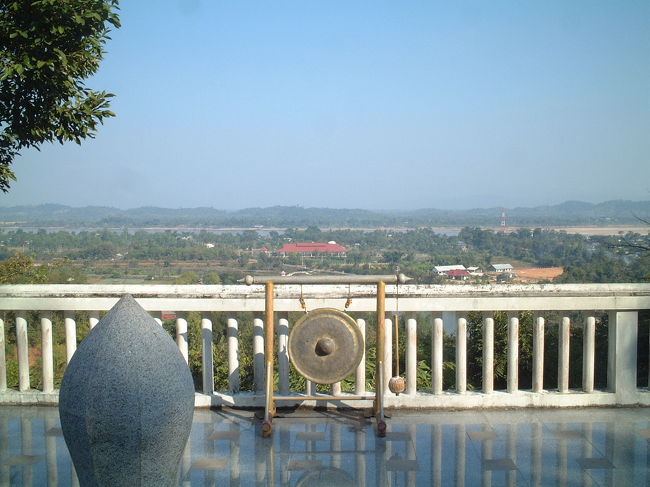 チェンセーンの町並みやラオスが見渡せます。