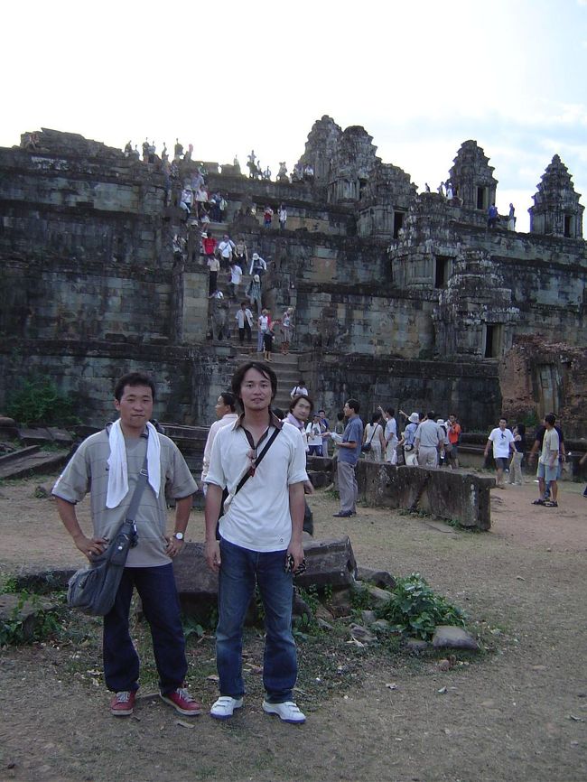 日が沈み、観光客が一斉に下山。