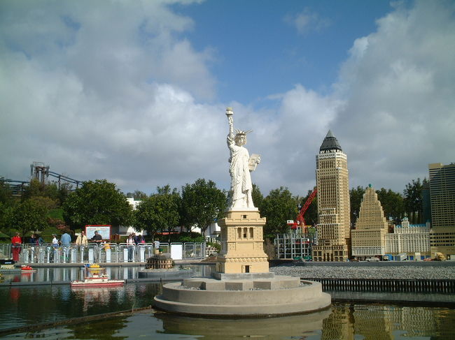 レゴランド定番のミニチュア。<br />アメリカ定番の自由の女神。<br />本物は白じゃなかったハズだけど・・・。