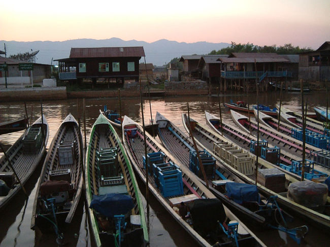 夕方は港へお散歩。<br />ボートのドライバーが沢山話しかけてきて大変です。。。