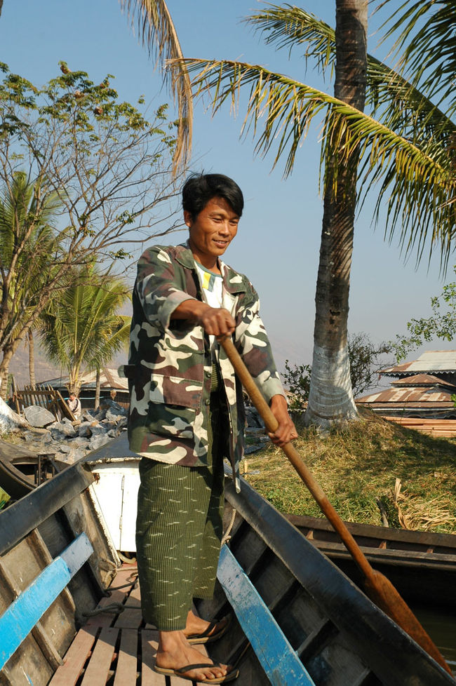 この人が私のボートのドライバーさん。