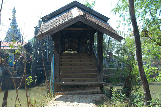 こんな道を通って