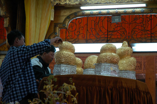 男の人しか触れないらしいです。