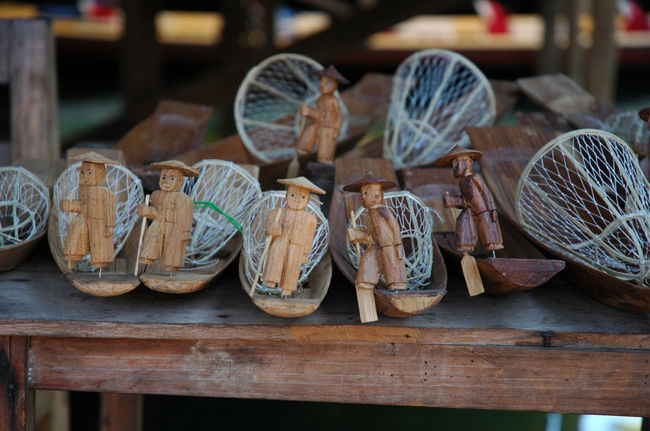 葉巻工場＆ボート作り工場へ。