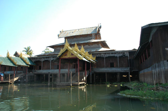 ガーペー寺院。<br />目的はジャンピングキャットです。