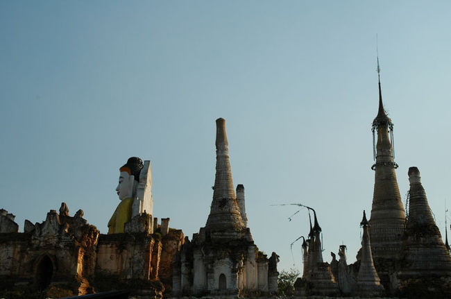 ナンダー村のストーンデンバービッツパゴダ。<br />300年前のパゴダらしいです。